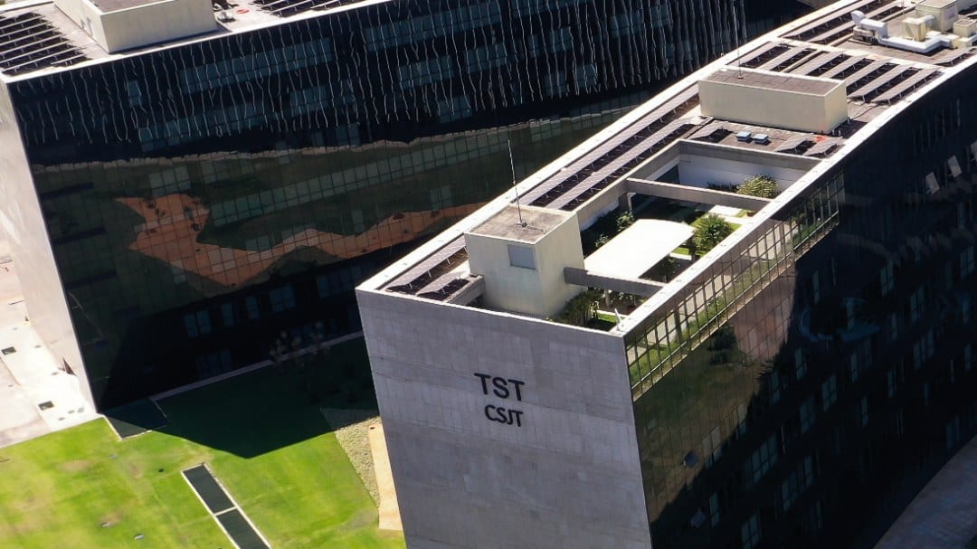 Vista aérea dos blocos do Tribunal Superior do Trabalho, em Brasília